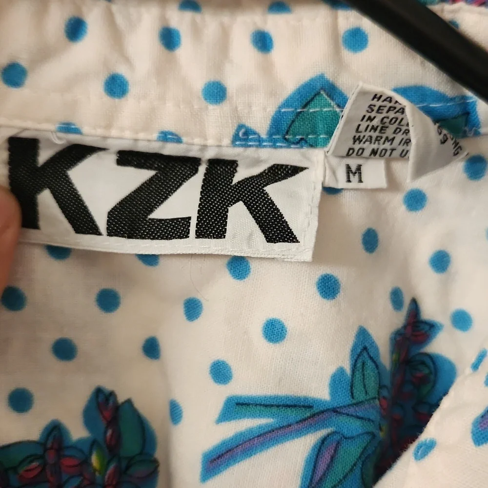 Vnt Kzk shorth sleeve button up size M